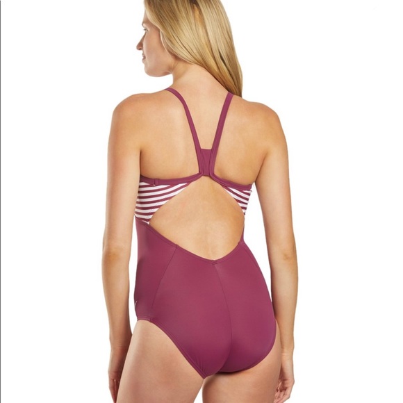 NIKE Villain -red one-piece swimsuit ππ»ββοΈ - Picture 3 of 13